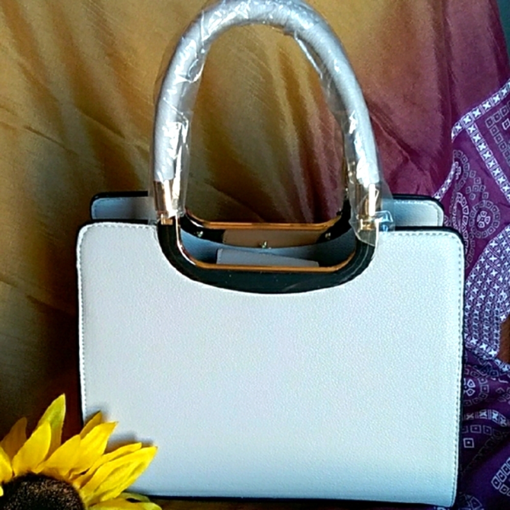 Badgley Mischka Taupe Satchel With Gold Hardware NEW W/TAGS - Picture 4 of 7